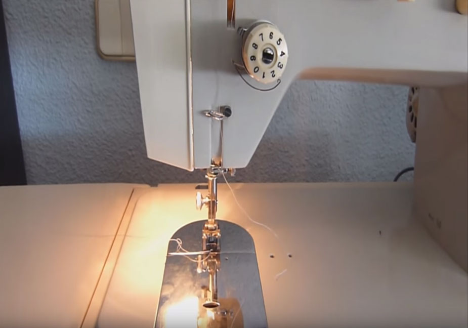 Enhebrar máquina de coser mecánica