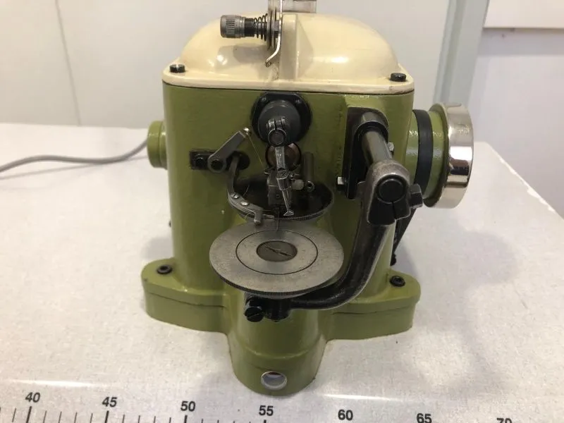 Maquina para coser piel con pelo reacondicionada