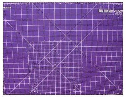 Base de Corte de Doble Cara 60 x 45 cm. Color Lila. para Patchwork.