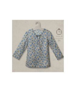 Impecable Blusa de flores cielo intenso.